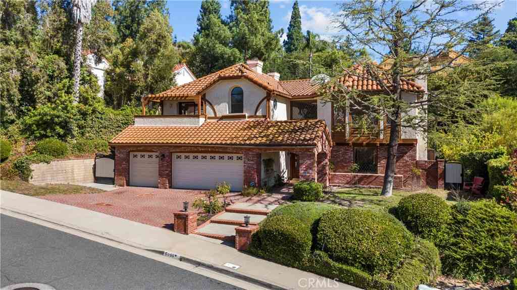 Homes For Sale - 6056 Lake Lindero<br/> Agoura Hills, CA 91301
