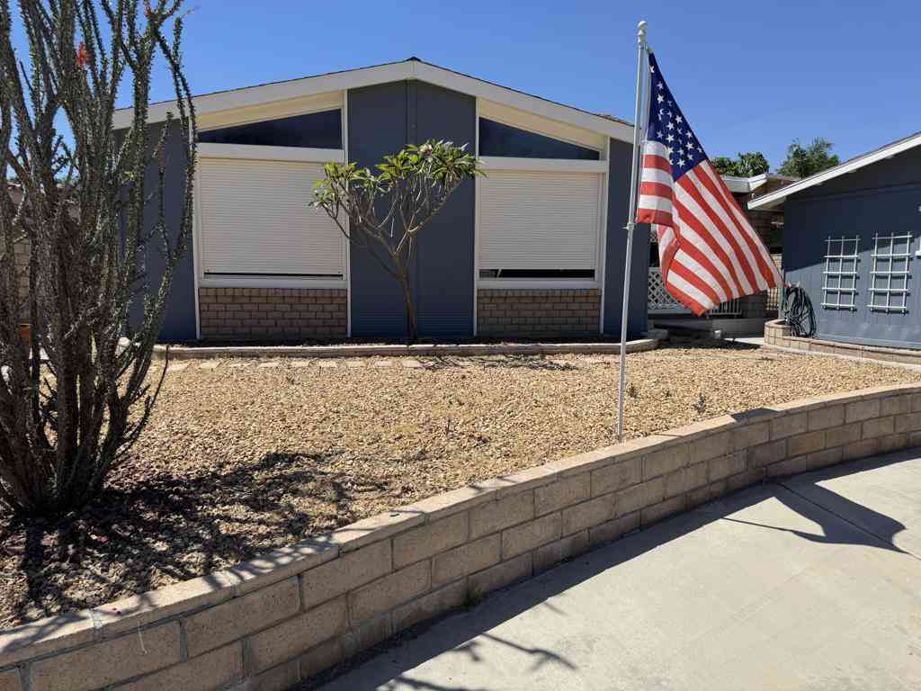 Mobile Home For Sale - 34735 Double Diamond Drive<br/> Thousand Palms, CA 92276