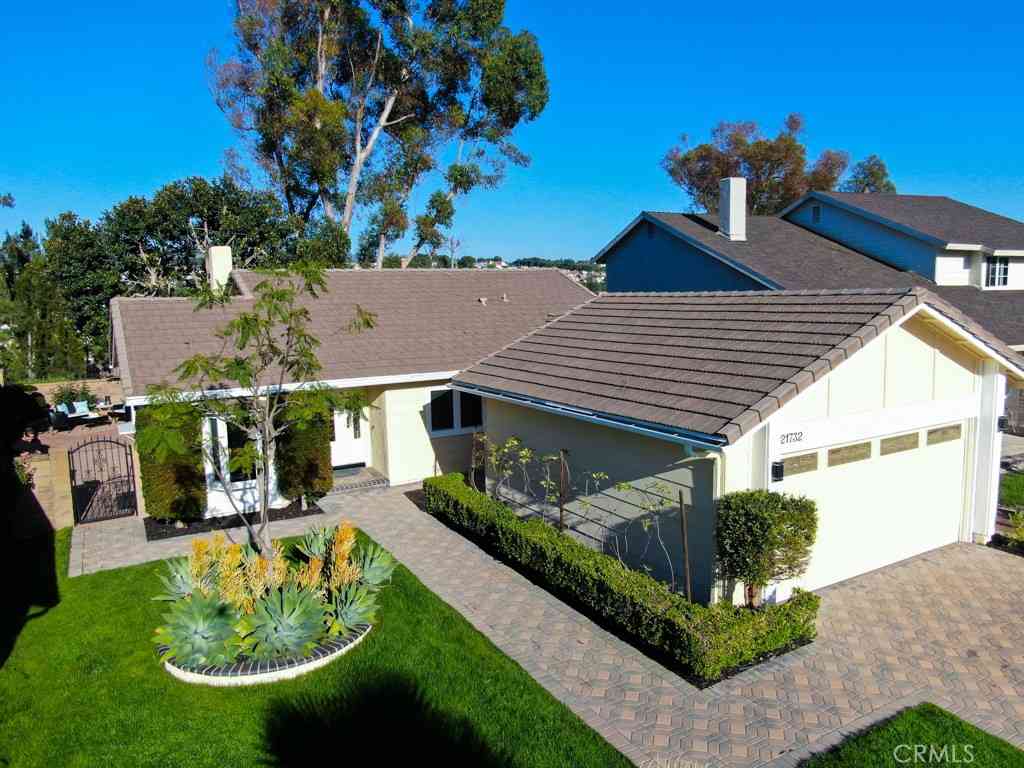 Homes For Sale - 21732 Cabrosa<br/> Mission Viejo, CA 92691