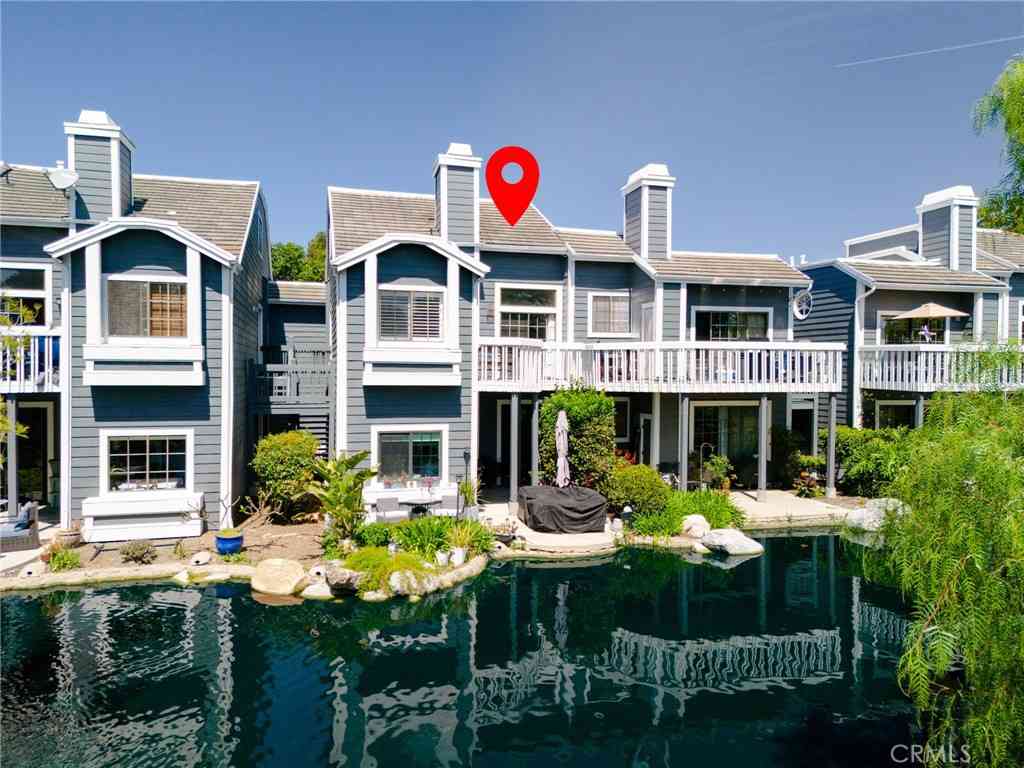 Townhouse For Sale - 8192 Sandcove #204<br/> Huntington Beach, CA 92646