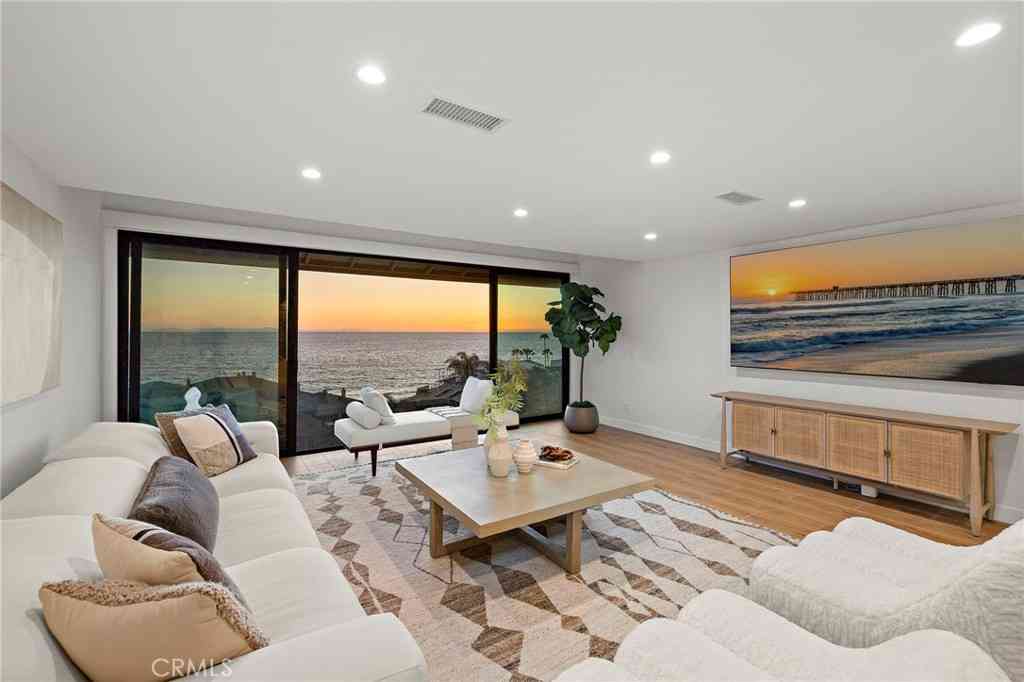 Townhouse For Sale - 37 Blue Lagoon<br/> Laguna Beach, CA 92651
