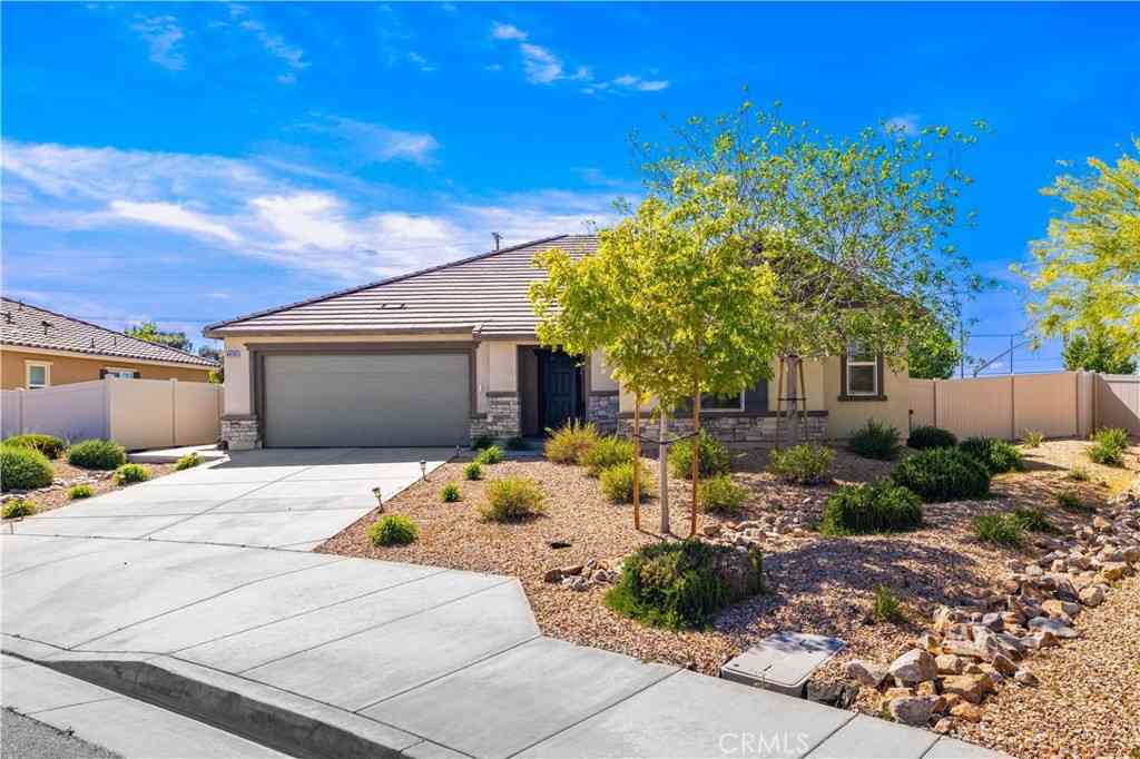 Homes For Sale - 44745 Aspen St<br/> Lancaster, CA 93535