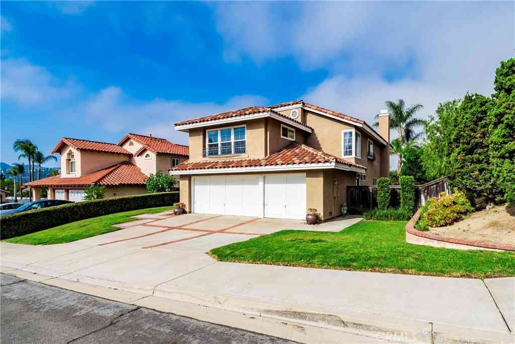 Homes For Sale - 5585 Camino Dorado<br/> Yorba Linda, CA 92887