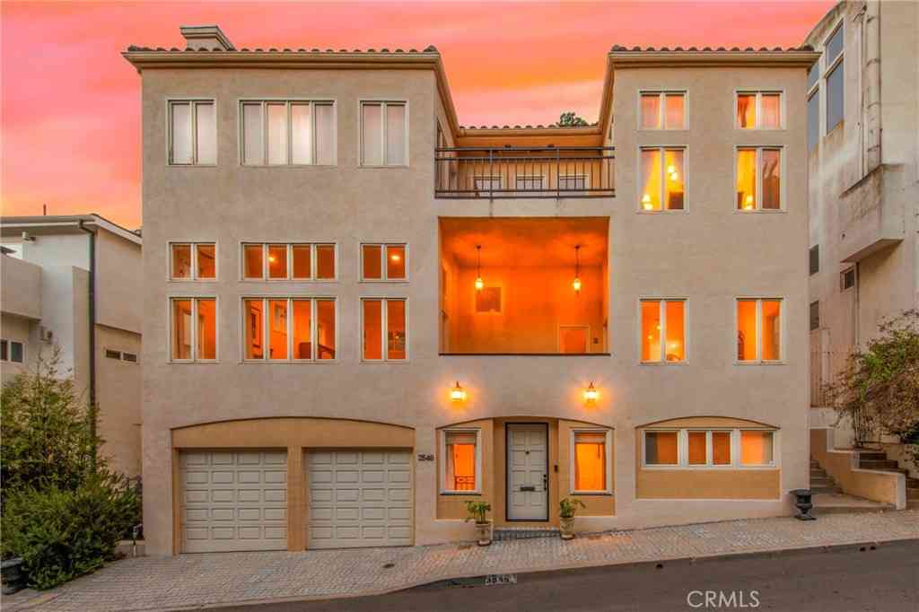 Homes For Sale - 3546 Dixie Canyon Pl<br/> Sherman Oaks, CA 91423
