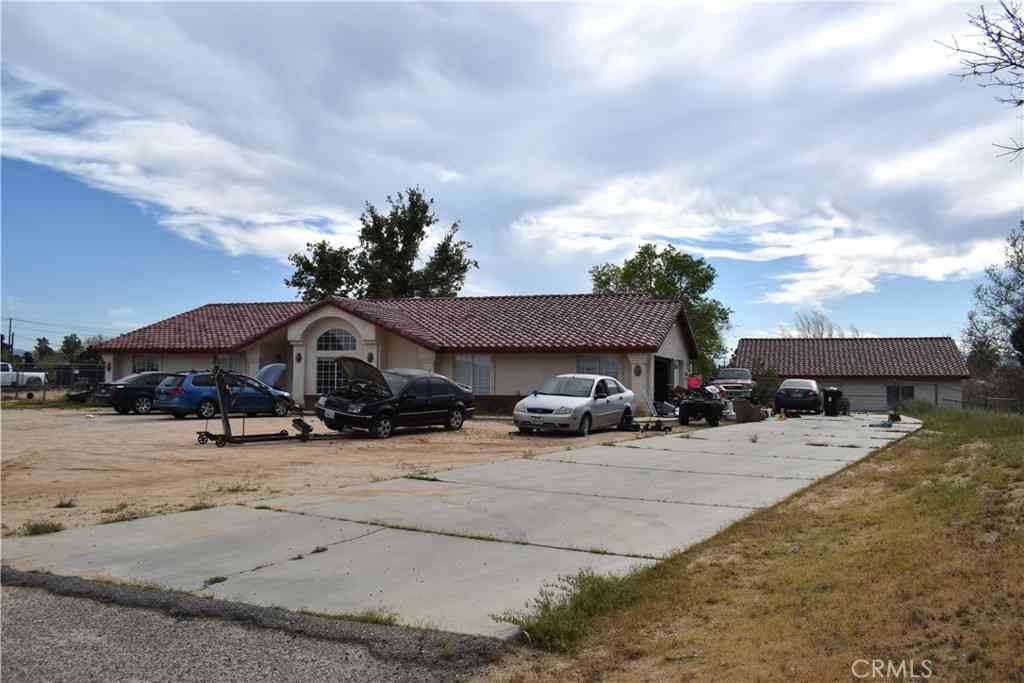 Homes For Sale - 19485 Kinai<br/> Apple Valley, CA 92307