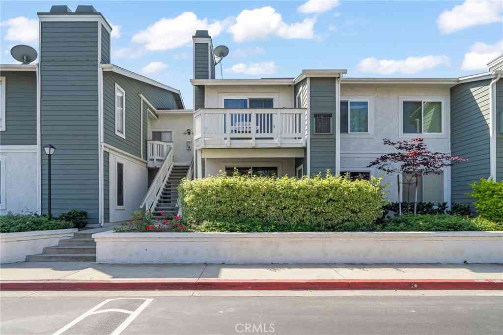 Condo For Sale - 12042 Sylvan River #4<br/> Fountain Valley, CA 92708