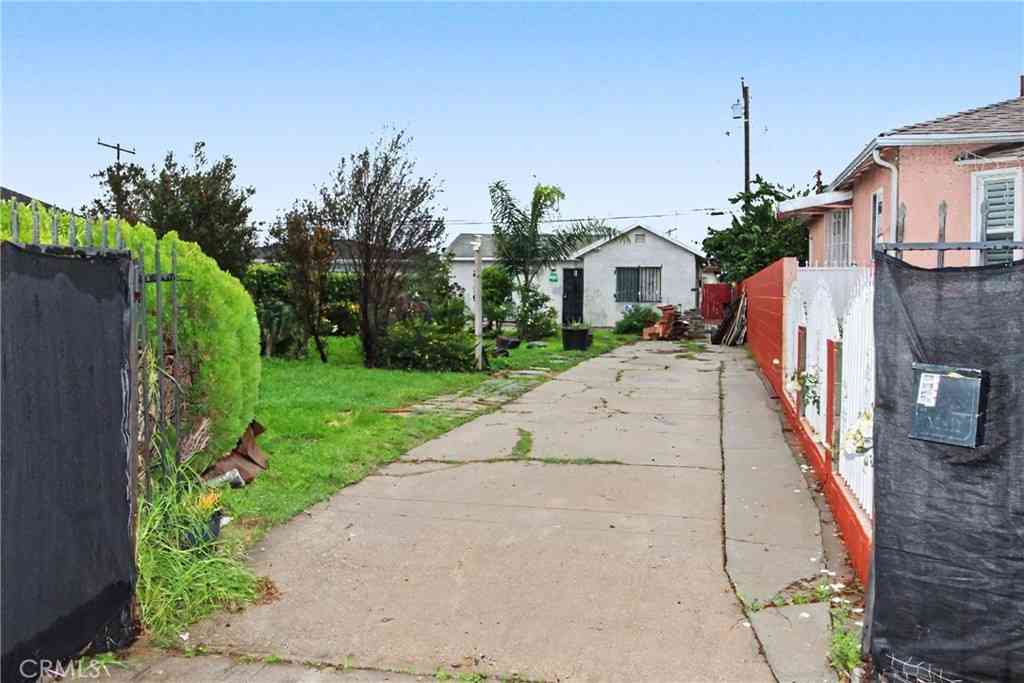 Homes For Sale - 3826 W 115th<br/> Los Angeles County, Heathrow, CA 90250