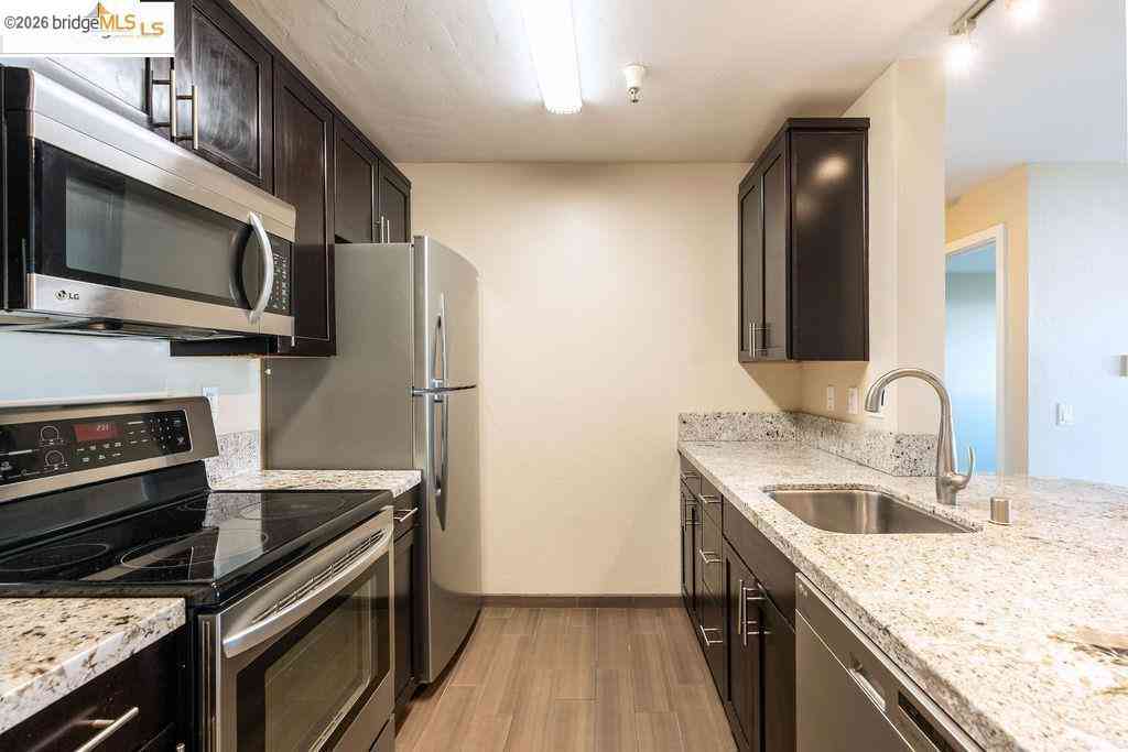 Condo For Sale - 6400 Christie Ave #3213<br/> Emeryville, CA 94608