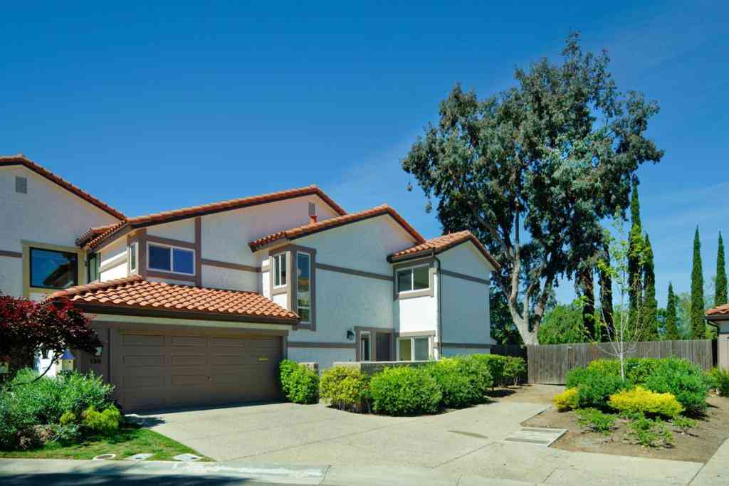Townhouse For Sale - 139 El Olivar<br/> Los Gatos, CA 95032