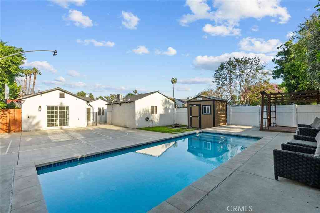 Homes For Rent - 5937 Ranchito<br/> Van Nuys, CA 91401