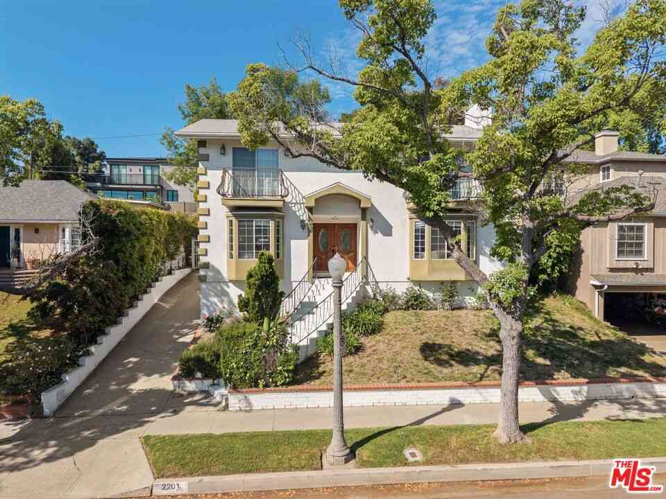 Homes For Sale - 2201 Hillsboro Avenue<br/> Los Angeles, CA 90034