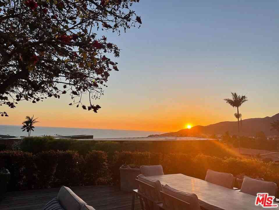 Homes For Sale - 17763 Sabbiadoro Way<br/> Pacific Palisades, CA 90272