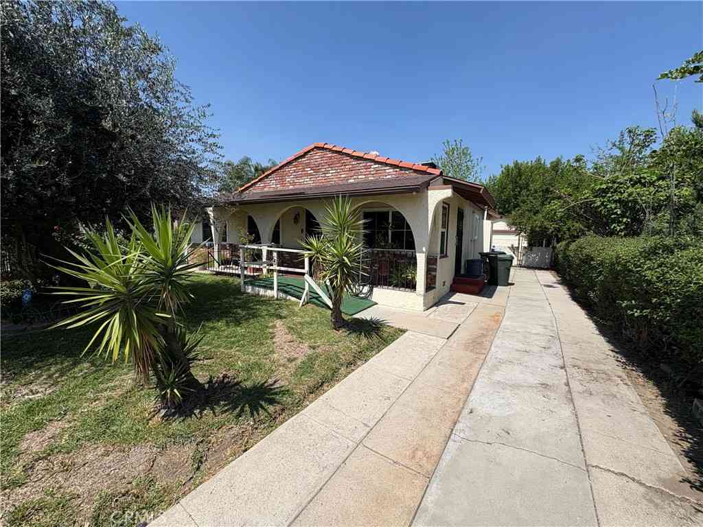 Homes For Sale - 1064 W Congress Street<br/> San Bernardino, CA 92410
