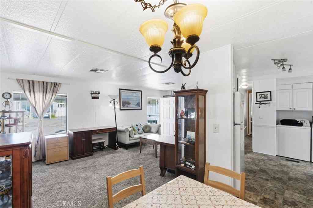Mobile Home For Sale - 21001 Plummer #75<br/> Chatsworth, CA 91311