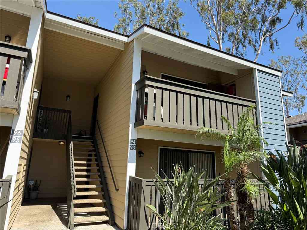Condo For Sale - 3535 Banbury Drive #94<br/> Riverside County, Riverside, CA 92505