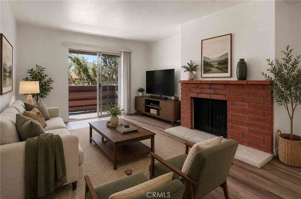 Condo For Sale - 17554 Vandenberg Lane #19<br/> Tustin, CA 92780