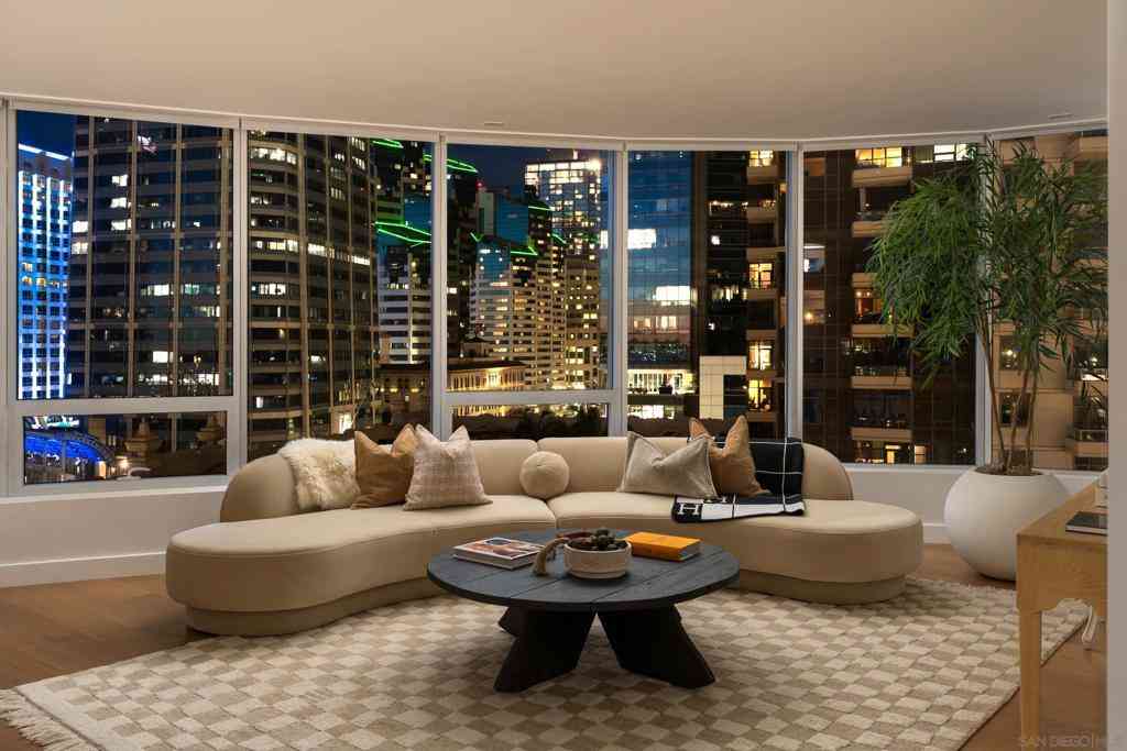 Condo For Sale - 888 W E Street #1105<br/> San Diego, CA 92101
