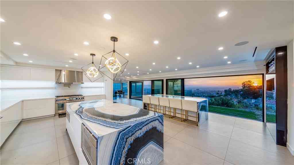 Homes For Sale - 1001 Via Alta<br/> Burbank, CA 91501