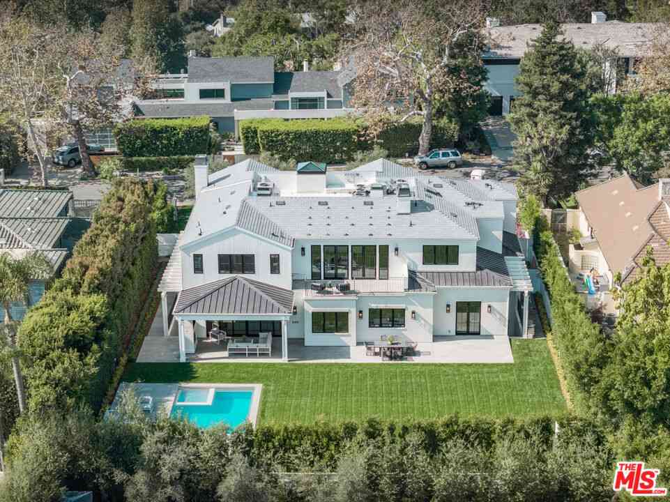 Homes For Sale - 1072 Amalfi Drive<br/> Pacific Palisades, CA 90272