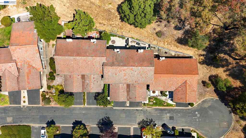 Townhouse For Sale - 34 Chimney Rock<br/> Oakland, CA 94605