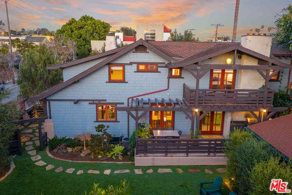 Homes For Sale - 706 Navy Street<br/> Santa Monica, CA 90405