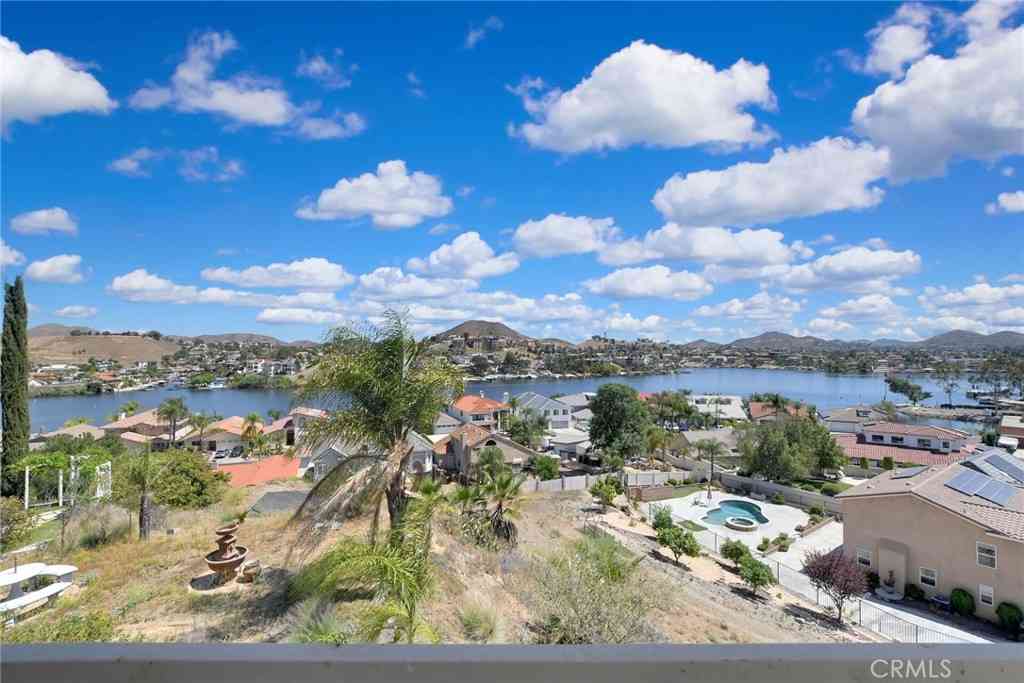 Homes For Sale - 29258 Stampede<br/> Riverside County, Canyon Lake, CA 92587