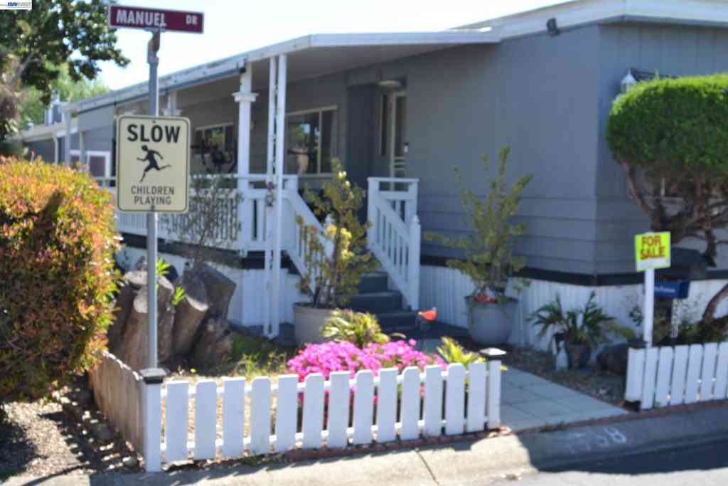 Mobile Home For Sale - 1358 Manuel Drive<br/> Alameda County, Hayward, CA 94544