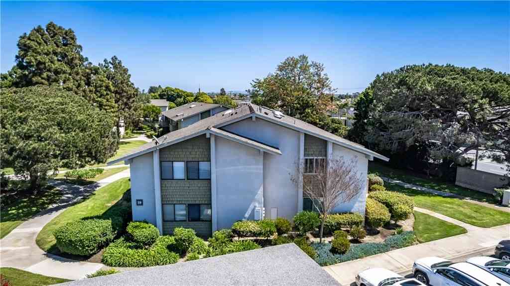 Condo For Sale - 8566 19-G Van Ness Court<br/> Huntington Beach, CA 92646