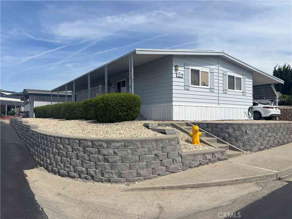 Mobile Home For Sale - 262 Sunrise Terrace<br/> Arroyo Grande, CA 93420