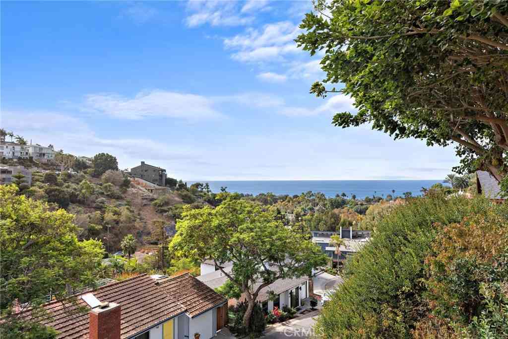 Homes For Rent - 980 Meadowlark Lane<br/> Laguna Beach, CA 92651