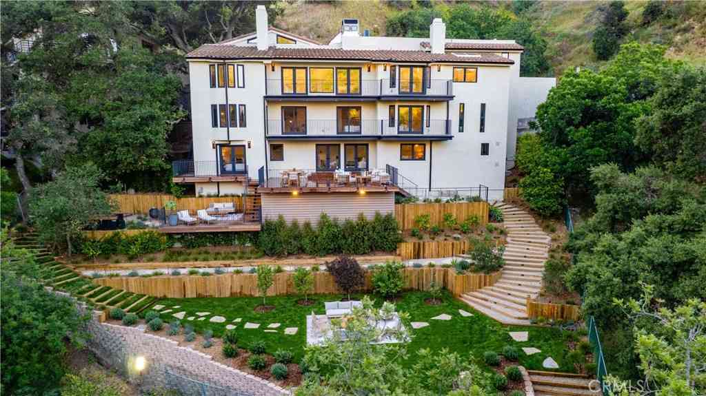 Homes For Sale - 3636 Camino De La Cumbre<br/> Sherman Oaks, CA 91423
