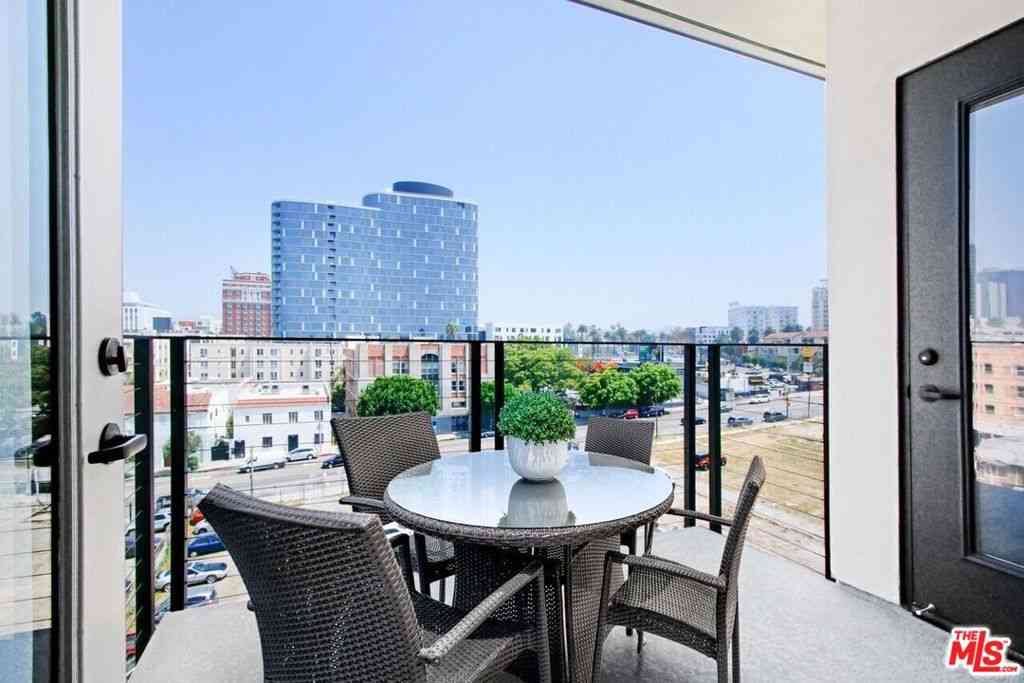 Apartment For Rent - 2847 Leeward Avenue #206<br/> Los Angeles, CA 90005