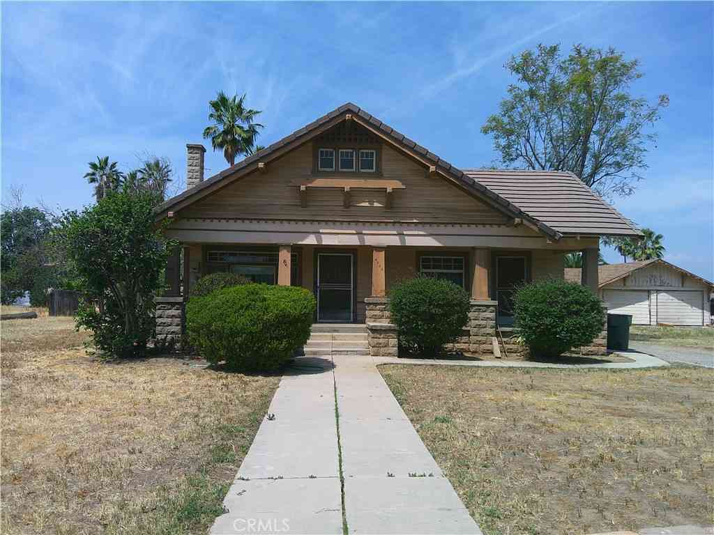 Homes For Sale - 4500 Highland Place<br/> Riverside, CA 92506