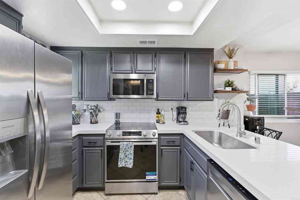 Townhouse For Sale - 2373 Kings View Circle<br/> Spring Valley, CA 91977