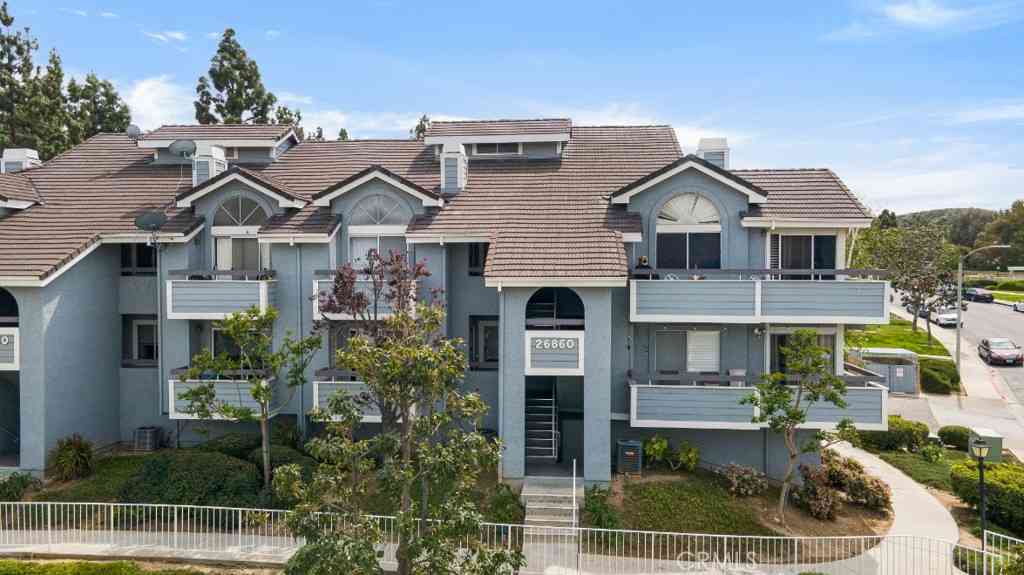 Condo For Sale - 26860 Claudette Street #153<br/> Canyon Country, CA 91351