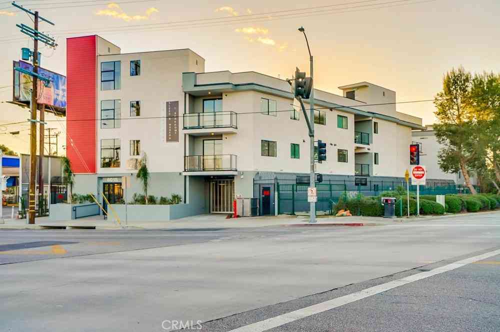 Apartment For Rent - 6015 Woodman Avenue #206<br/> Van Nuys, CA 91401