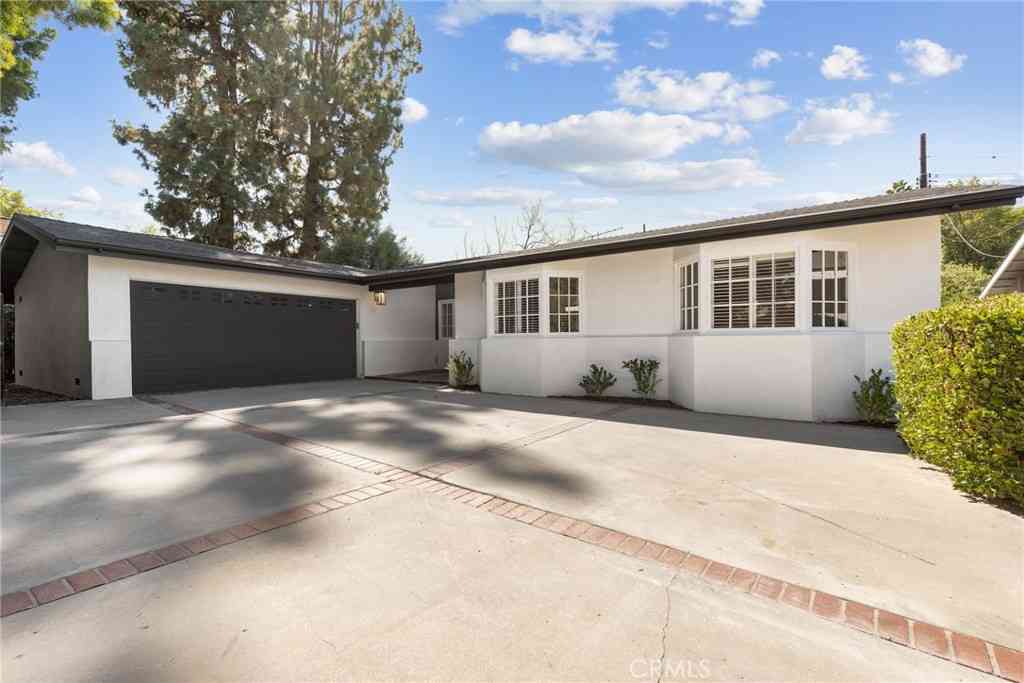 Homes For Sale - 23312 Ostronic<br/> Woodland Hills, CA 91367
