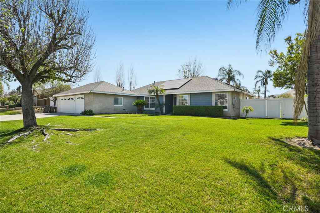 Homes For Sale - 470 Conners Lane<br/> Riverside, CA 92507