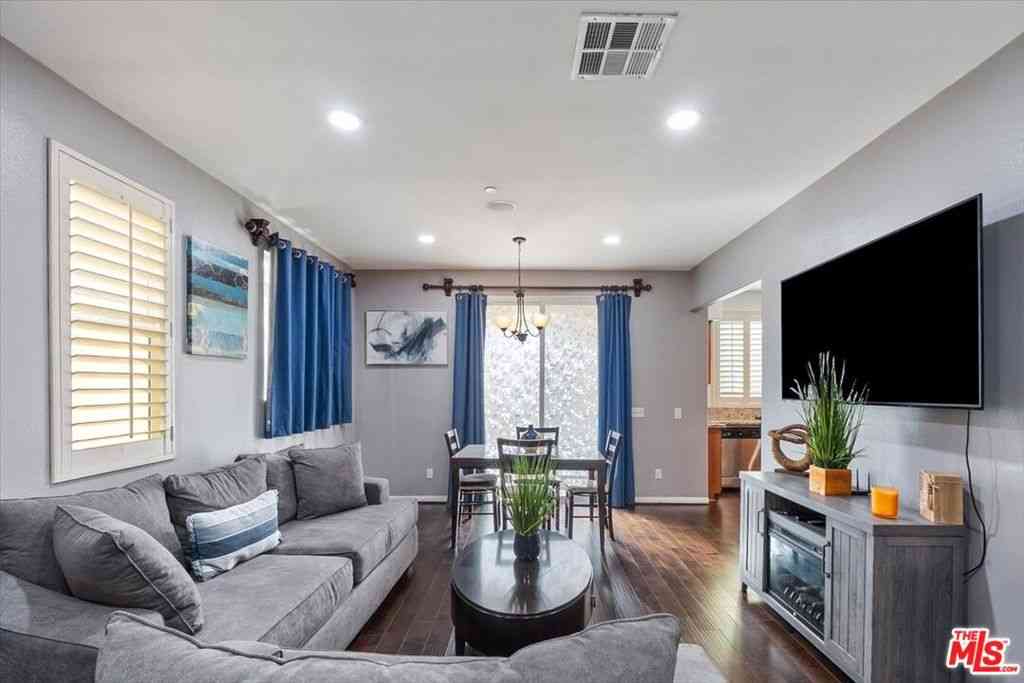 Townhouse For Sale - 11926 Olive Glen Lane<br/> Los Angeles, CA 90047