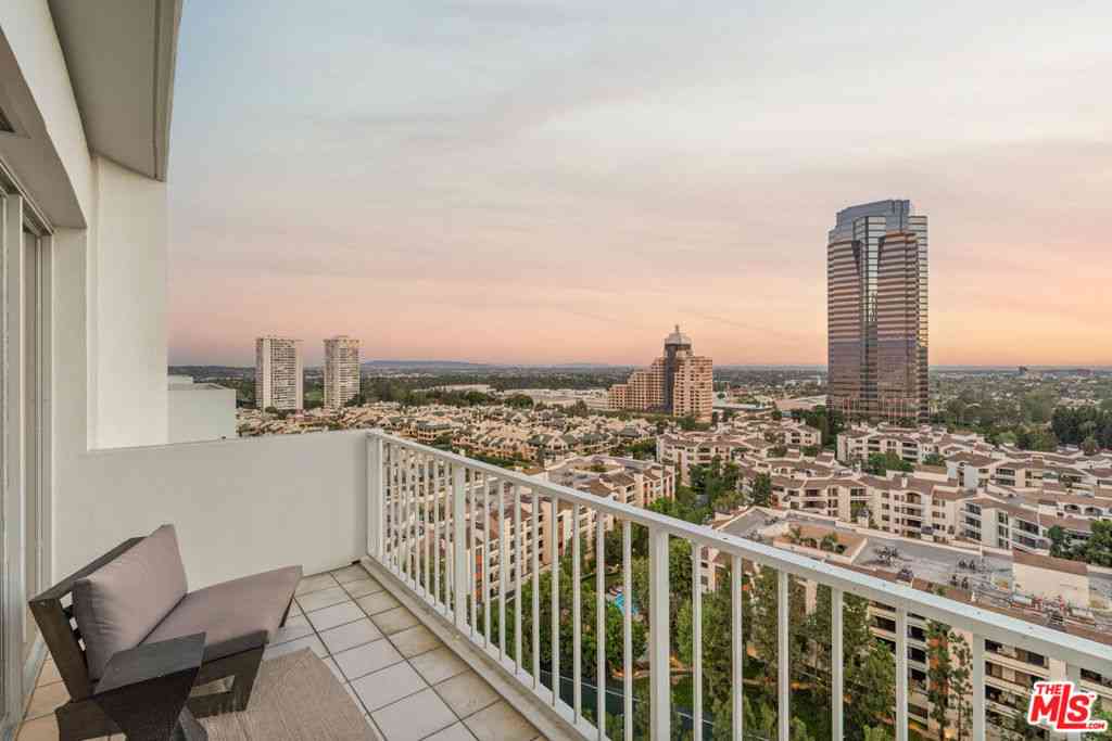 Condo For Sale - 2170 Century Parkway #2107<br/> Los Angeles, CA 90067