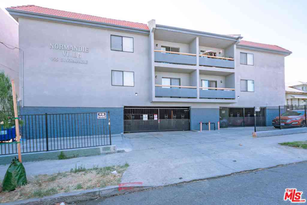 Apartment For Rent - 955 S Normandie Avenue #201<br/> Los Angeles, CA 90006