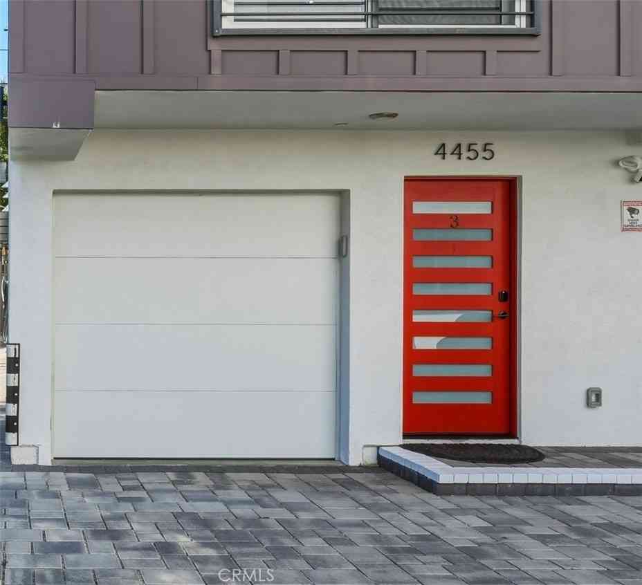 Townhouse For Rent - 4455 Colfax Avenue<br/> Studio City, CA 91602