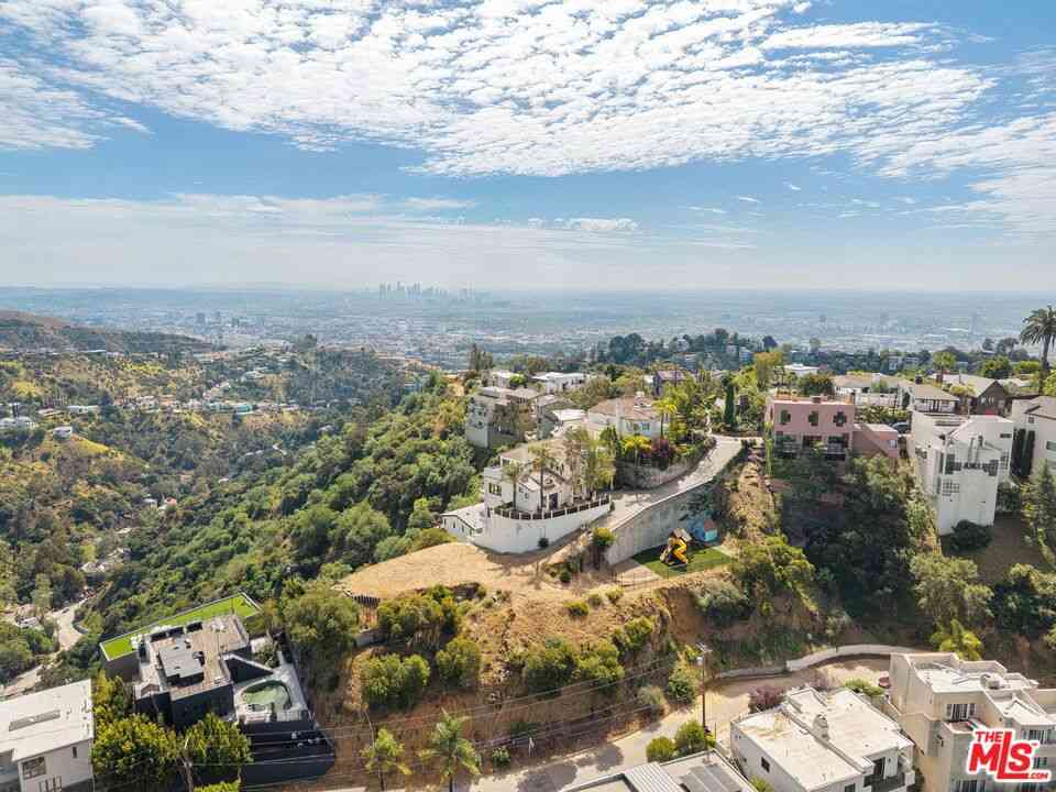 Homes For Sale - 2131 Kew Drive<br/> Los Angeles, CA 90046