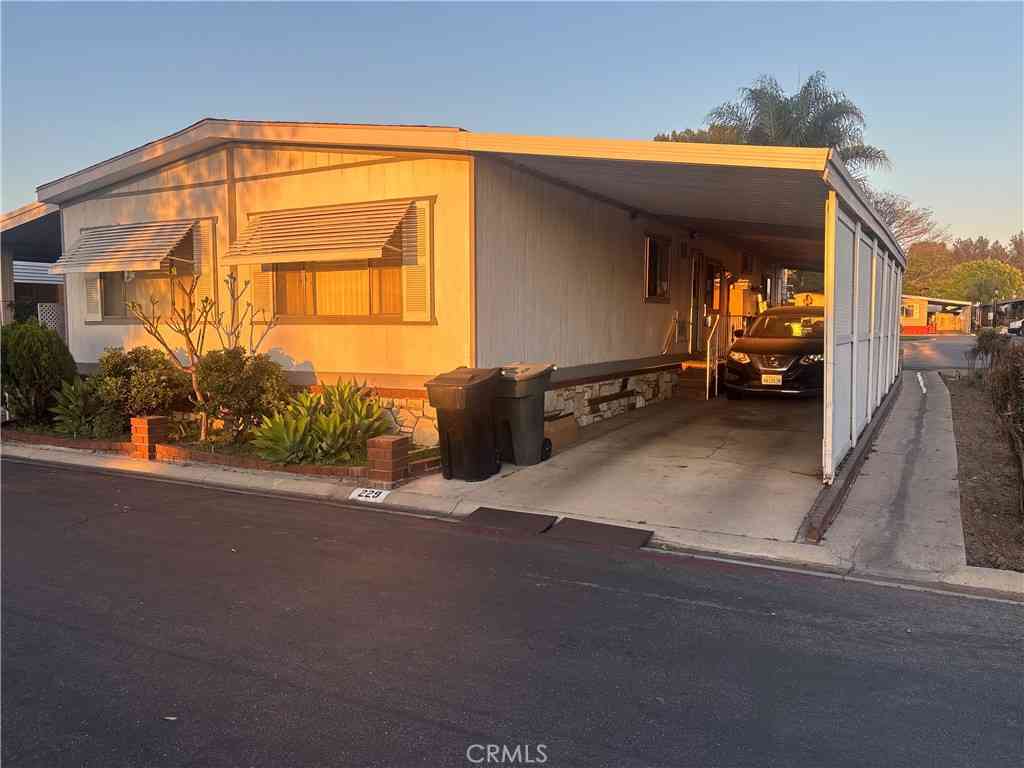 Mobile Home For Sale - 1919 229 W Coronet #229<br/> Orange County, Anaheim, CA 92801