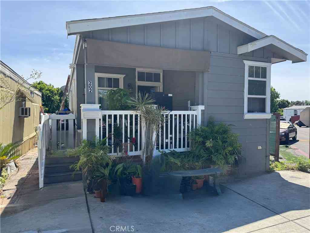 Mobile Home For Sale - 12301 San Fernando Road #202<br/> Sylmar, CA 91342