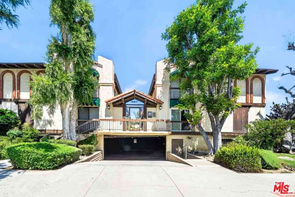Townhouse For Sale - 10817 Whipple Street #6<br/> Toluca Lake, CA 91602