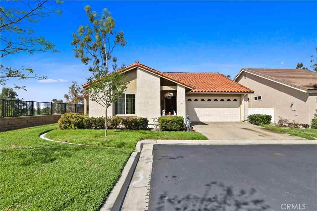 Homes For Sale - 23902 Villena<br/> Orange County, Mission Viejo, CA 92692