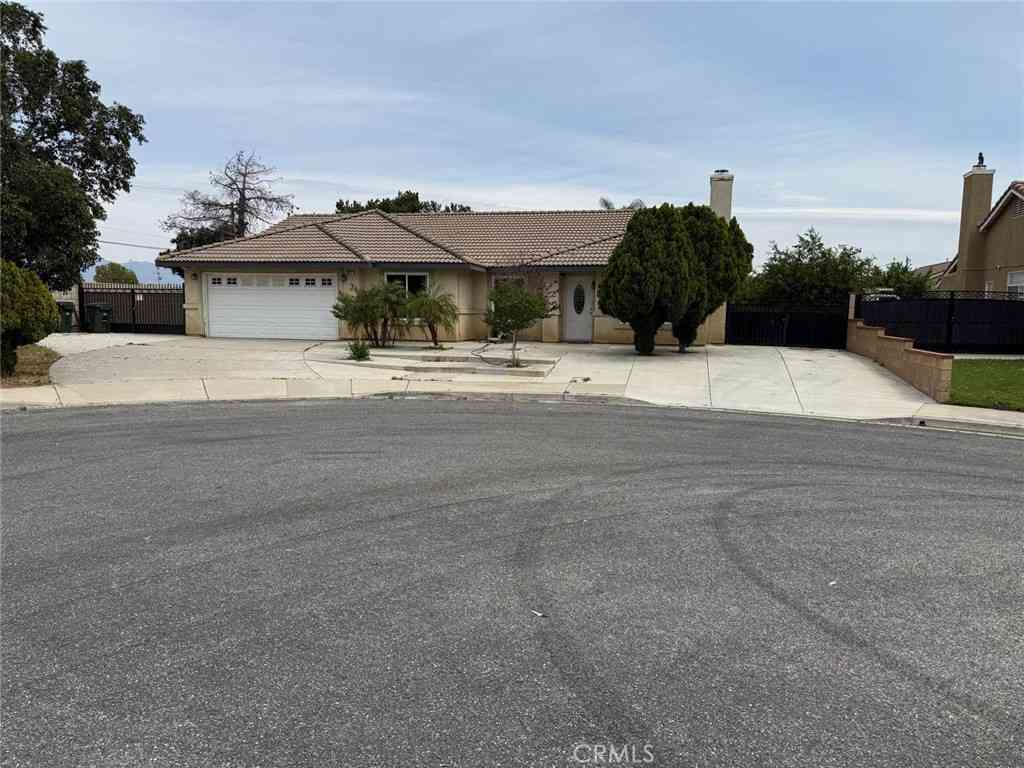 Homes For Sale - 10517 Dream Street<br/> San Bernardino County, Bloomington, CA 92316
