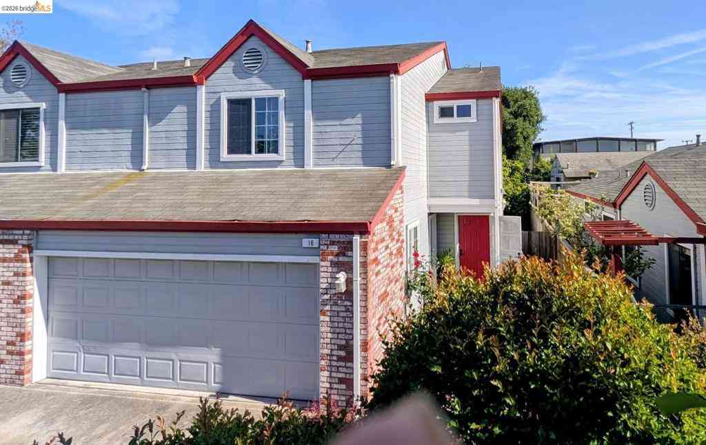 Homes For Sale - 16 Town Sq Pl<br/> Alameda County, Oakland, CA 94603