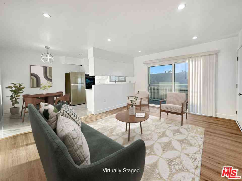 Condo For Rent - 220 E Hyde Park #4<br/> Inglewood, CA 90302
